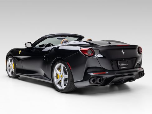 Used 2020 Ferrari Portofino RWD image 5
