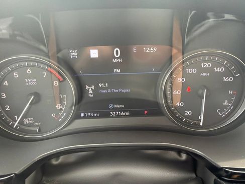 Used 2025 Cadillac XT6 Premium Luxury w/ Technology Package AWD/4WD image 3