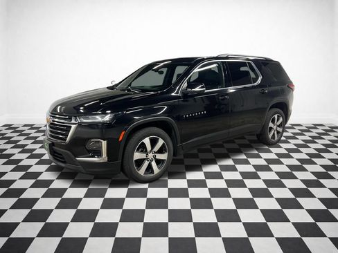 Used 2023 Chevrolet Traverse LT w/ LT Premium Package AWD/4WD image 5