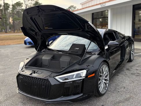 Used 2017 Audi R8 V10 w/ Ceramic Brake Package image 38