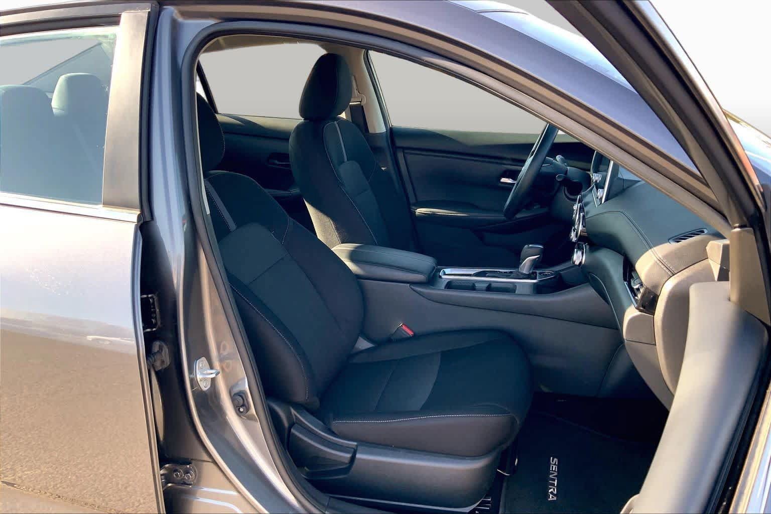 Used 2025 Nissan Sentra SV FWD image 9