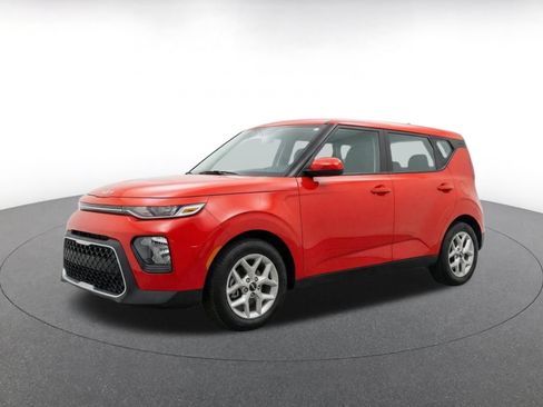 Used 2025 Kia Soul LX w/ LX Technology Package FWD image 3