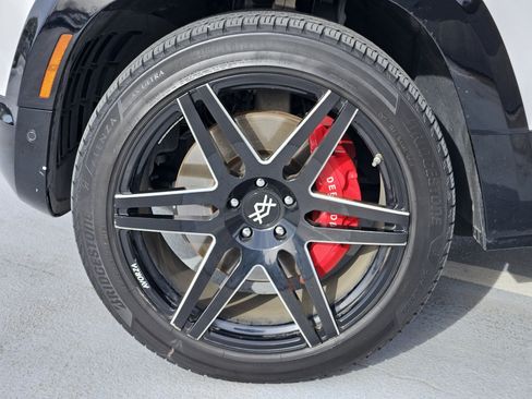 Used 2020 Land Rover Defender 110 SE image 13