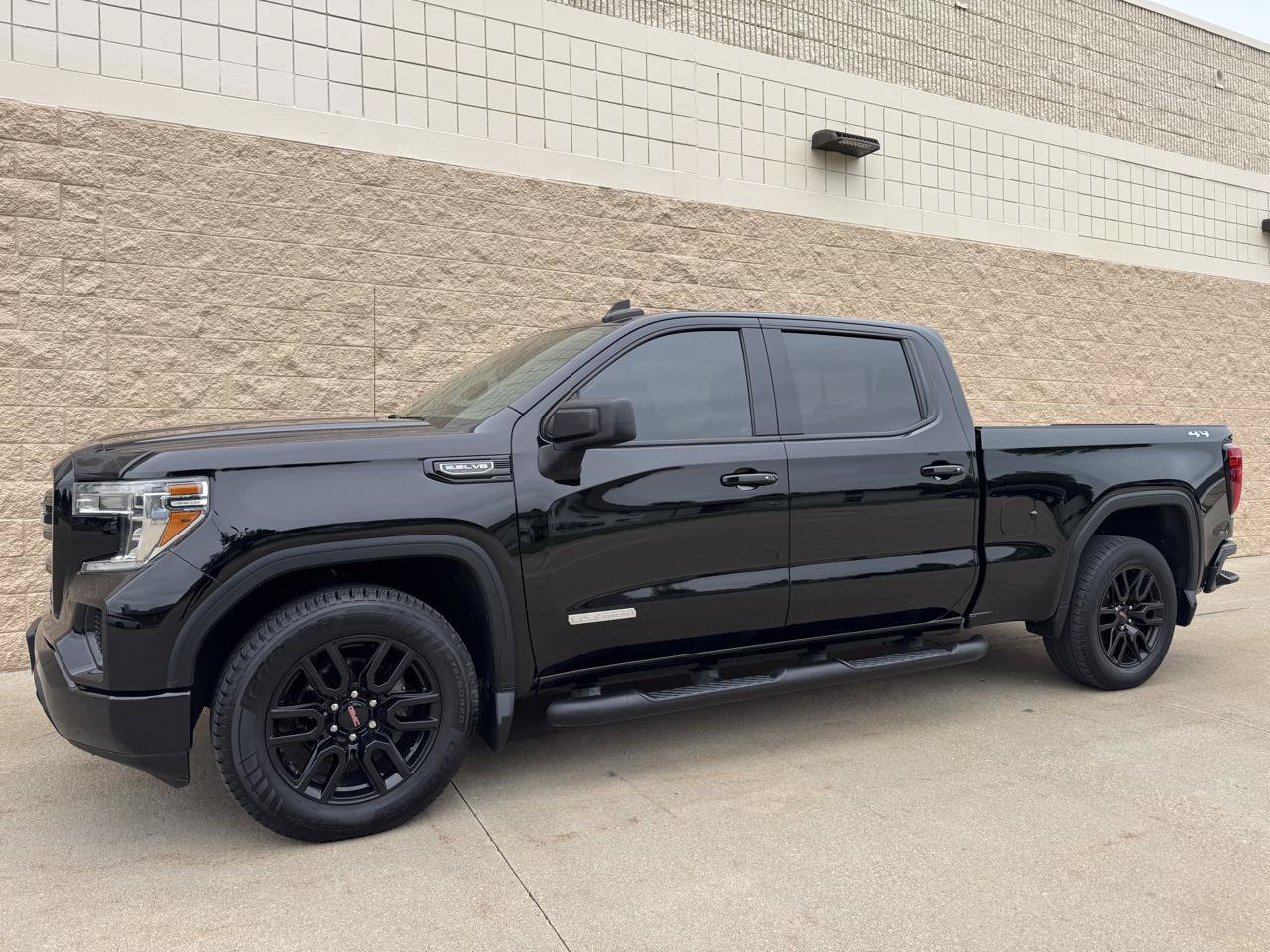 Used 2019 GMC Sierra 1500 Elevation w/ Elevation Value Package AWD/4WD image 4