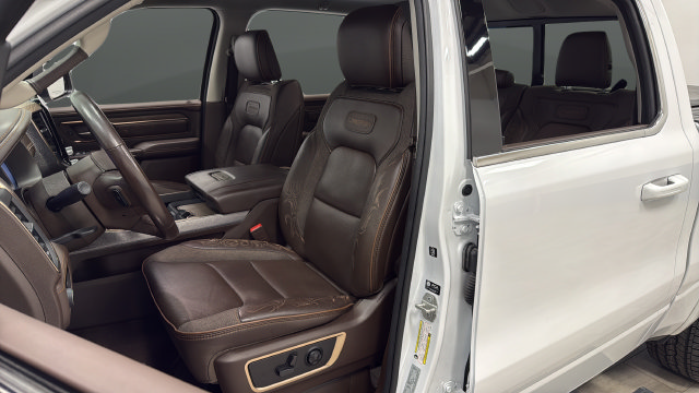 Used 2025 RAM 1500 Limited AWD/4WD image 9