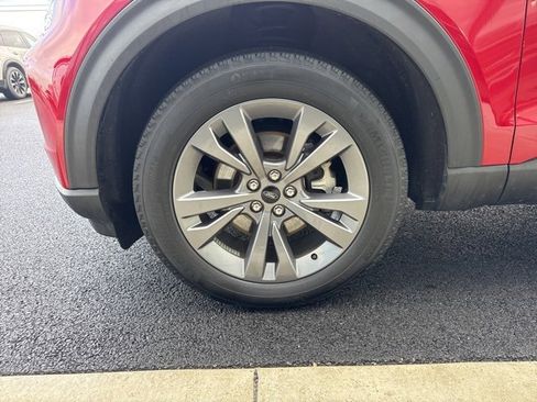 Used 2023 Ford Explorer XLT w/ Equipment Group 202A image 8