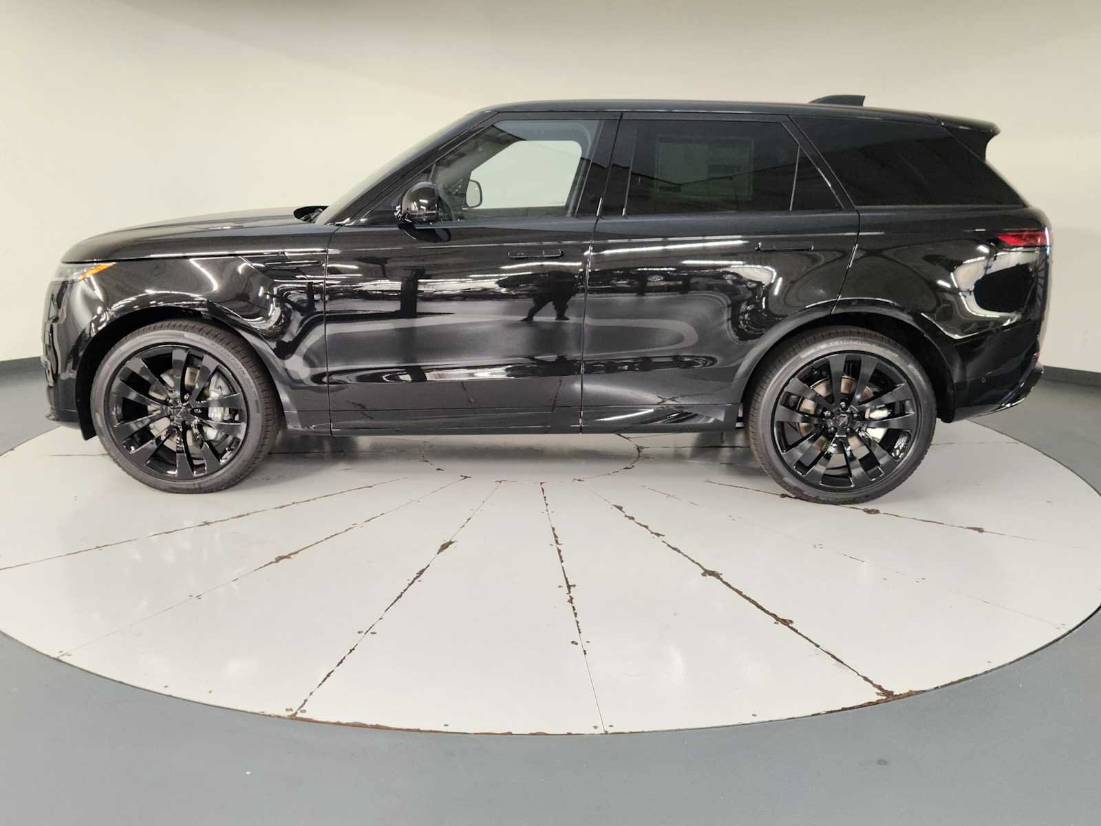 New 2027 Land Rover Range Rover Sport Dynamic SE AWD/4WD image 5
