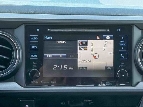 Used 2018 Toyota Tacoma TRD Sport w/ Technology Package image 13