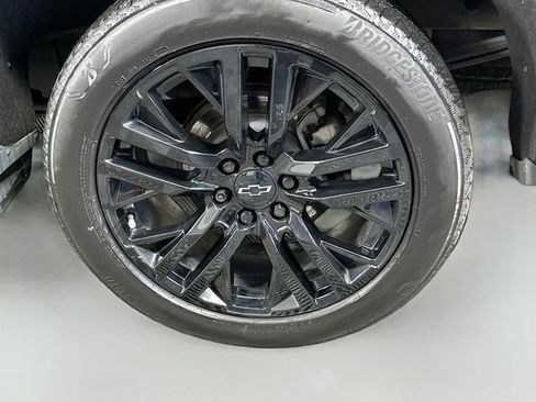 Used 2023 Chevrolet Silverado 1500 High Country w/ Technology Package AWD/4WD image 32