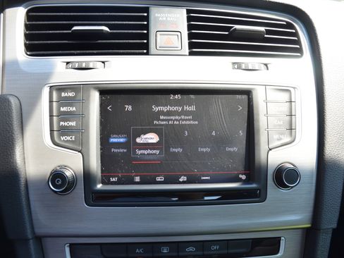 Used 2016 Volkswagen Golf S image 10