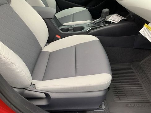 Used 2025 Toyota Corolla LE image 17