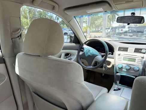 Used 2010 Toyota Camry LE FWD image 15