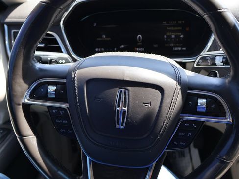 Used 2017 Lincoln Continental Select FWD image 25