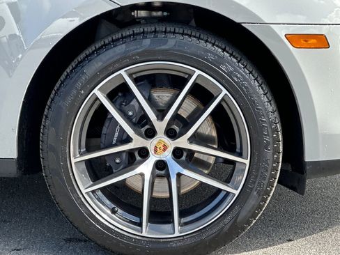 Used 2025 Porsche Macan image 42