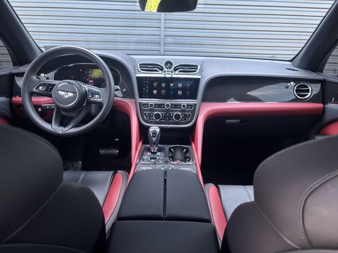 Used 2022 Bentley Bentayga AWD/4WD image 12