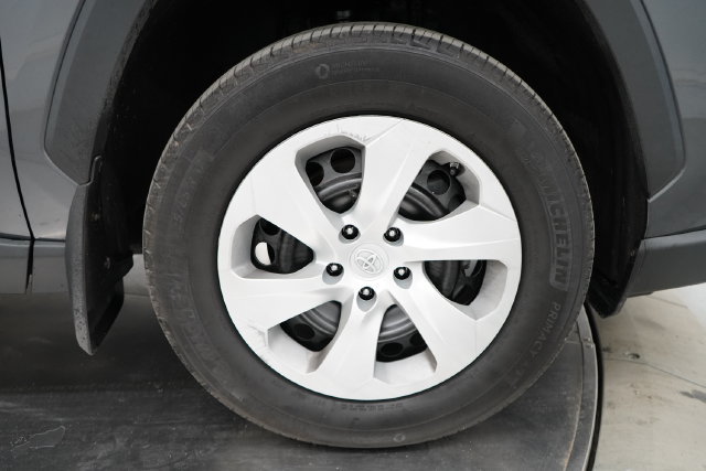 Used 2022 Toyota RAV4 LE AWD/4WD image 43