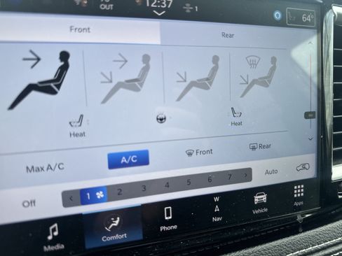 Used 2024 Chrysler Pacifica Limited FWD image 29