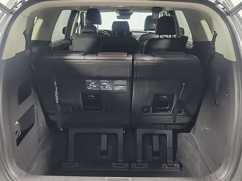 Used 2024 Kia Carnival EX image 9