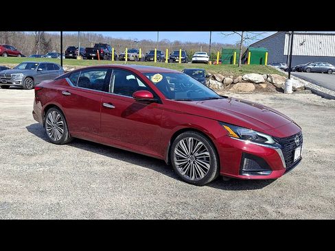 Used 2025 Nissan Altima 2.5 SL FWD image 2