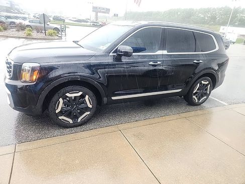 Used 2025 Kia Telluride S AWD/4WD image 2