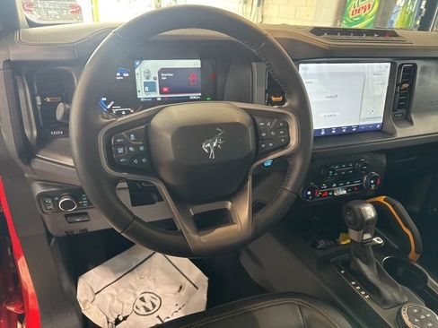 Used 2024 Ford Bronco Badlands image 23