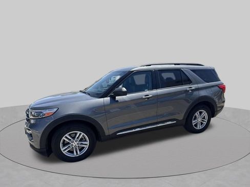 Used 2023 Ford Explorer XLT w/ Equipment Group 202A RWD image 4