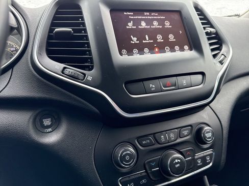 Used 2021 Jeep Cherokee Latitude Plus image 30