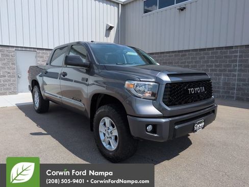 Used 2017 Toyota Tundra SR5 w/ SR5 Upgrade Package AWD/4WD image 1