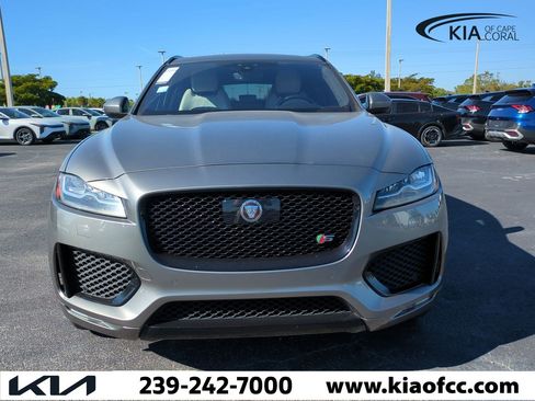 Used 2019 Jaguar F-PACE S image 3