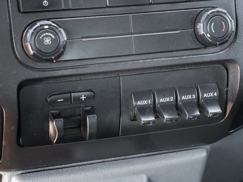 Used 2016 Ford F550 2WD Crew Cab Super Duty image 26