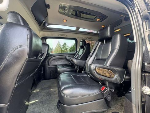 Used 2016 Mercedes-Benz Metris Passenger image 8