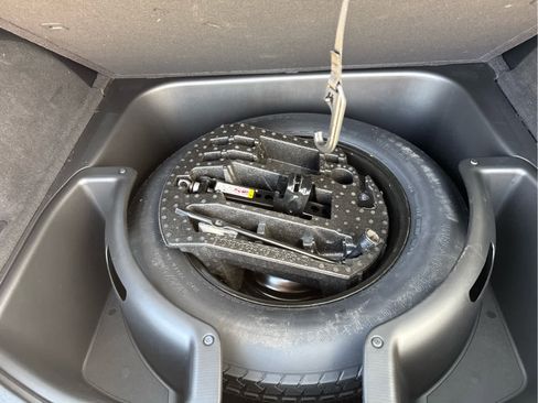 Used 2019 Jeep Grand Cherokee Laredo image 42