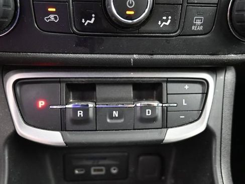 Used 2024 GMC Terrain SLT AWD/4WD image 25