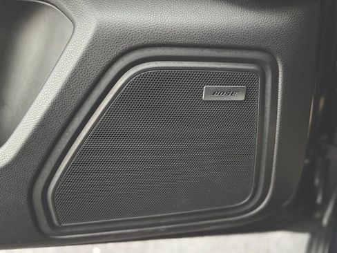 Certified 2023 Porsche Macan image 15