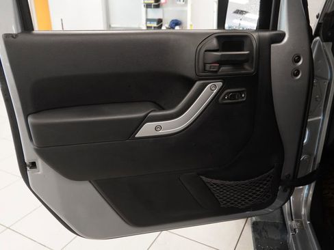 Used 2014 Jeep Wrangler Sahara w/ Connectivity Group AWD/4WD image 15