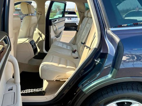 Used 2012 Volkswagen Touareg TDI image 19