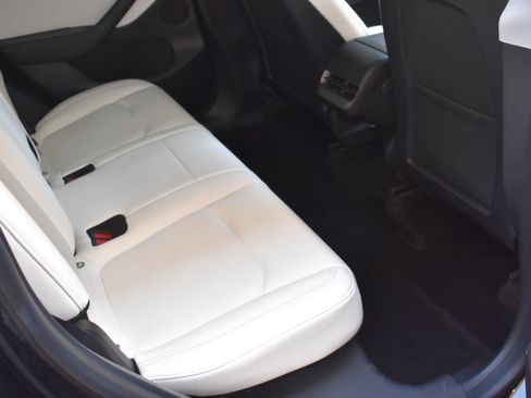 Used 2024 Tesla Model Y Long Range AWD/4WD image 13