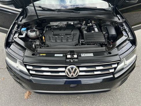 Used 2020 Volkswagen Tiguan SE w/ Panoramic Sunroof Package image 30