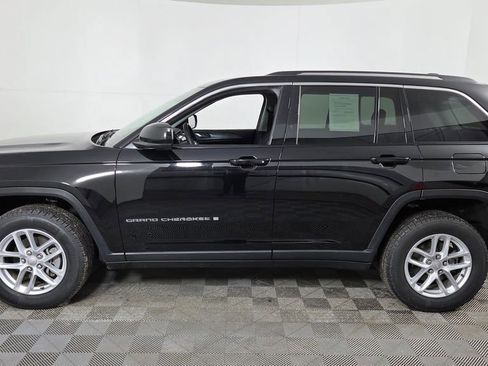 Used 2023 Jeep Grand Cherokee Laredo image 4