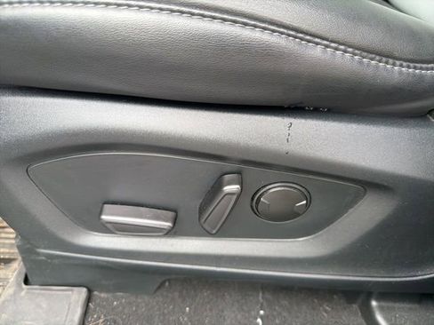 Used 2023 Ford Explorer XLT w/ Equipment Group 202A AWD/4WD image 31