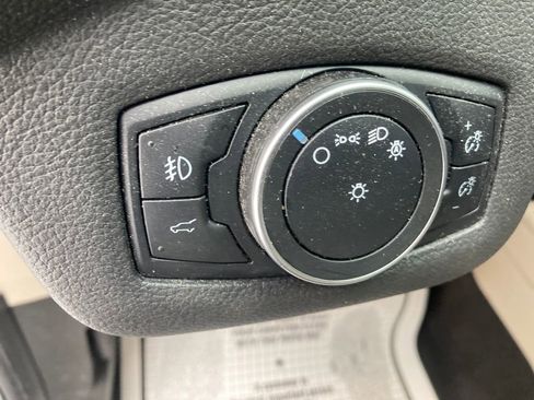 Used 2019 Ford Escape SE image 36