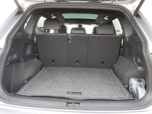 Certified 2024 Volkswagen Tiguan SE R-Line image 18