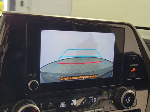 Used 2024 Toyota Highlander XLE image 31