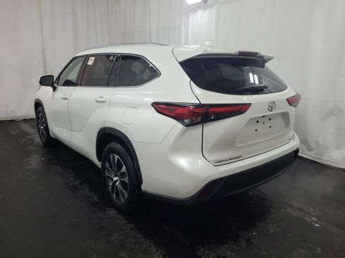 Used 2021 Toyota Highlander XLE image 6