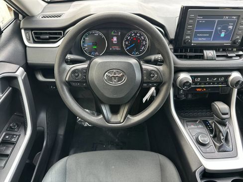 Used 2021 Toyota RAV4 LE image 16