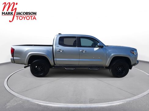 Used 2022 Toyota Tacoma SR5 w/ Technology Package AWD/4WD image 4