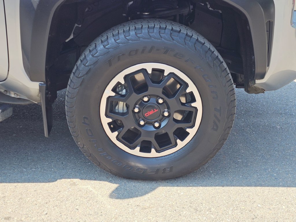 Used 2024 Toyota Tacoma TRD Off-Road w/ TRD Off Road Upgrade Package AWD/4WD image 9