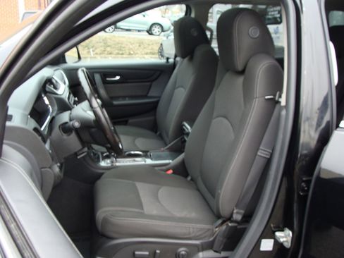 Used 2017 Chevrolet Traverse LT w/ Style and Technology Package image 7