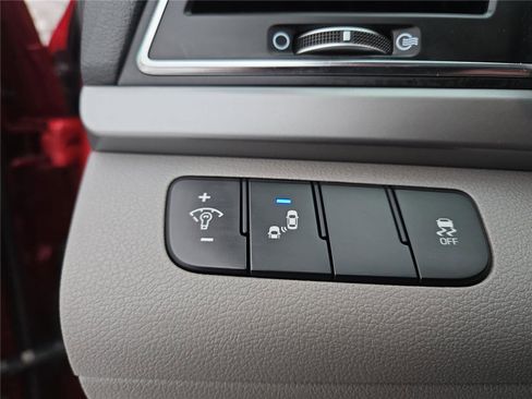 Used 2017 Hyundai Elantra Limited image 15