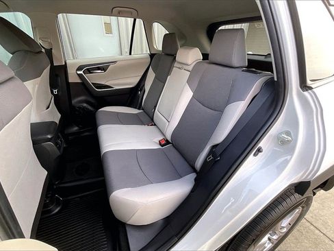 Used 2022 Toyota RAV4 XLE image 25